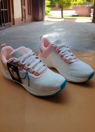 Кросівки жіночі nike3 фото