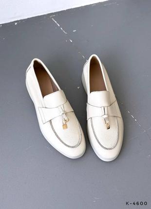 Лоферы женские молочного цвета натуральная кожа, жасненые женккие лоферы