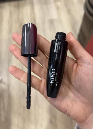 Туш об’ємна чорна kiko milano maxi mod volume & definition mascara 12 мл