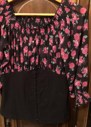 Блузочка гарна пiд iмiтацiю корсету. в трояндочках. молодiжна.