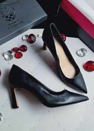 Vince camuto оригінал чорні шкіряні туфлі човники на невисокій шпильці