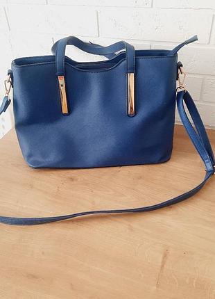 Сумочка жіноча синього кольору з трьома внутрішнімі та однією зовнішньою кішенею