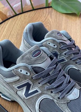 Жіночі кросівки нью беланс 2002р сірі / new balance 2002r dark grey6 фото