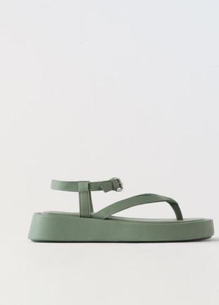 Шкірянні босоніжки zara