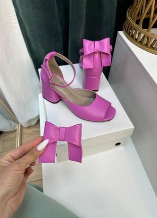 Малинові дизайнерські босоніжки з бантиками із натуральної шкіри венеція