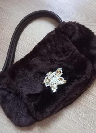 Сумочка зі щтучного хутра.
