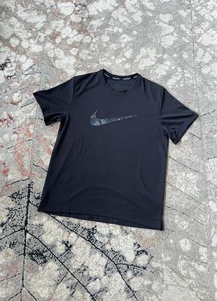 Спортивна футболка nike