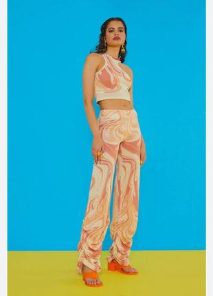 Яркие вязаные брюки в абстрактный принт/со сборкой на штанинах/с драпировкой