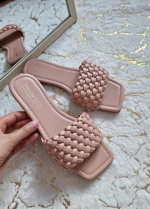 Нюдово - пудровые плетеные шлепанцы на низком ходу без каблука