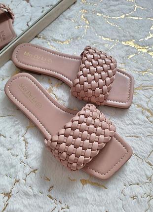 Нюдово - пудровые плетеные шлепанцы на низком ходу без каблука