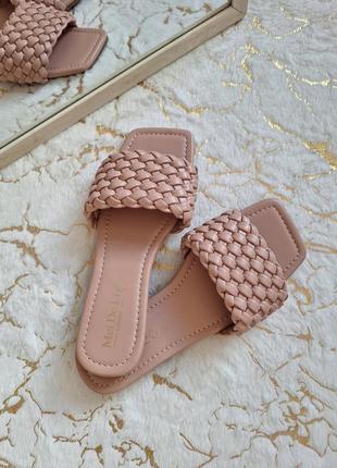 Нюдово - пудровые плетеные шлепанцы на низком ходу без каблука
