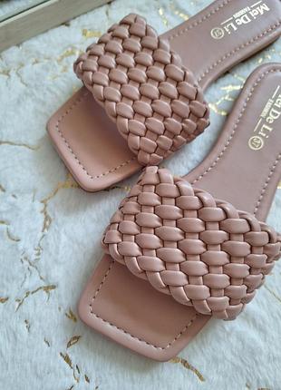 Нюдово - пудровые плетеные шлепанцы на низком ходу без каблука