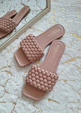 Нюдово - пудровые плетеные шлепанцы на низком ходу без каблука