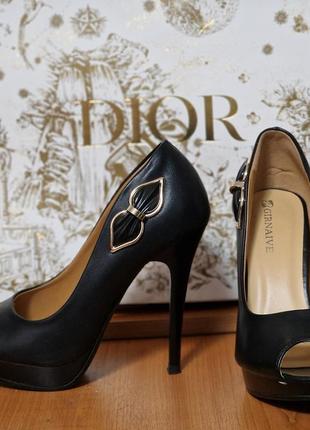 Туфли с открытым носком на шпильки, новые