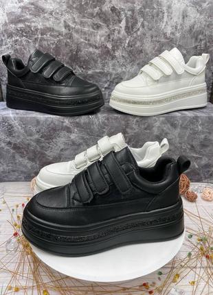 Кроссовки женские