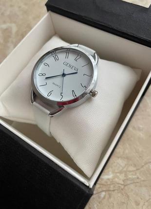 Часы geneva
