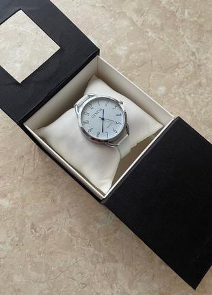 Часы geneva