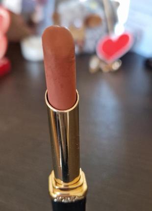 Матова помада l'oreal paris color riche intense volume matte