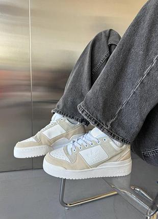 Женские кроссовки adidas forum bold white beige адедас форум белого с бежевым цветами