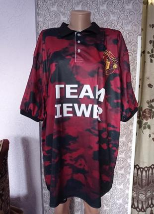 Мужская спортивная футболка.