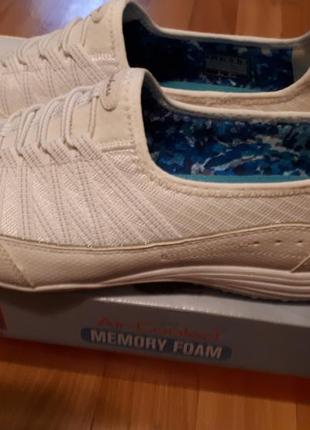 Женские кроссовки skechers
