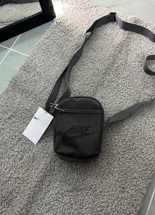 Месенджер nike 4