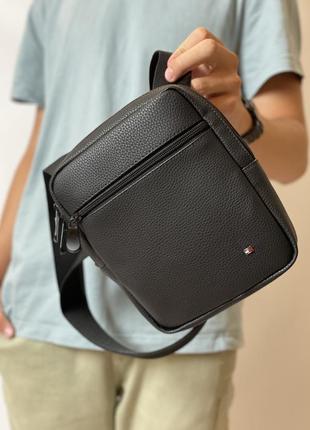 Сумка месенджер tommy hilfiger через плече з еко-шкіри (кож-зам)