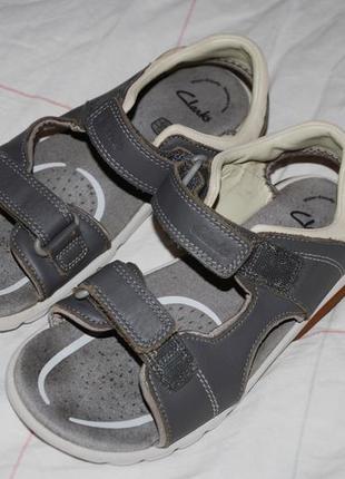 Шкіряні сандалі босоніжки clarks