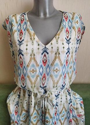 Сукня в орнамент