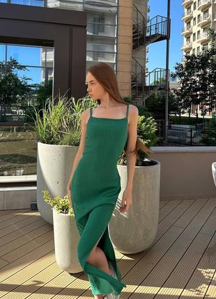 Женское длинное платье на бретельках