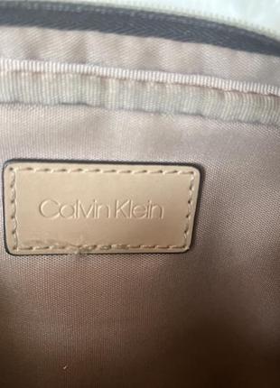 Монограмная сумка calvin klein 4