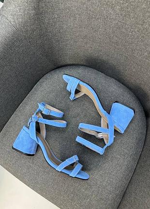 Нежные легкие кожаные босоножки