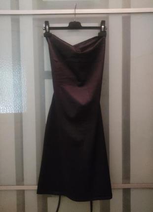 Маленькое чёрное платье с открытой спиной