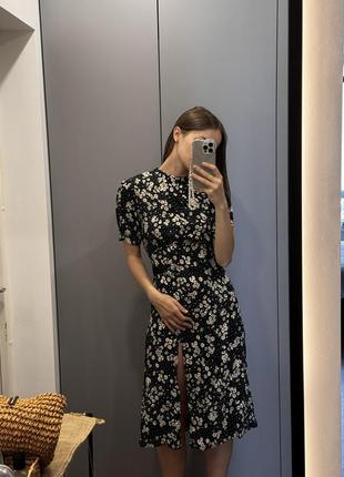 Чорна сукня в ромашку