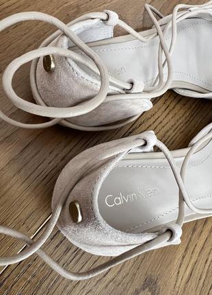 Босоніжки calvin klein, бежеві замшеві