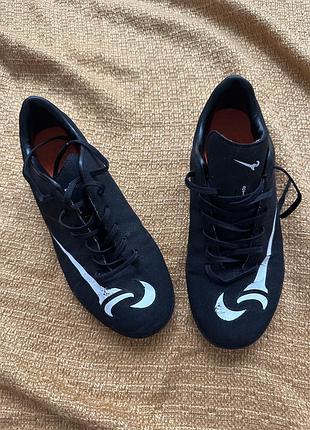 Стильні кросівки бутси