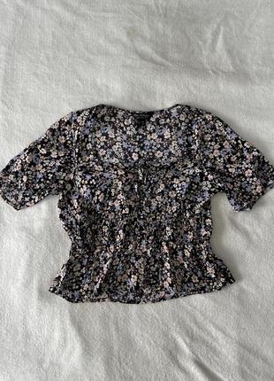 Блузка жіноча на короткий рукав