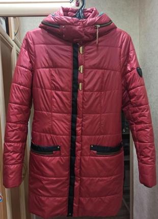 Демисезонная курточка в отличном состоянии, размер s