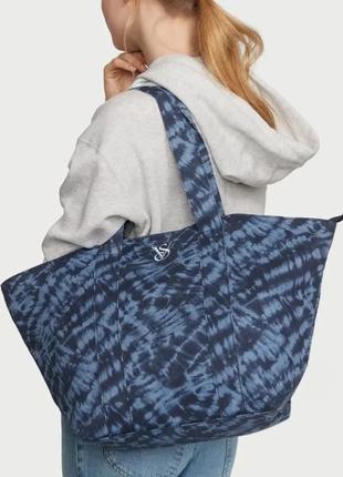 Вместительная сумка victoria ́s secret tie-dye tote