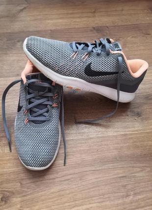 Кросівки nike, розмір 40, виробник індонезія.