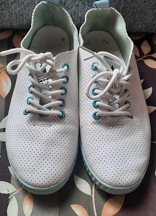 Літні легкі білі кеди, кросівки 36-37 розмір мягенькі adidas