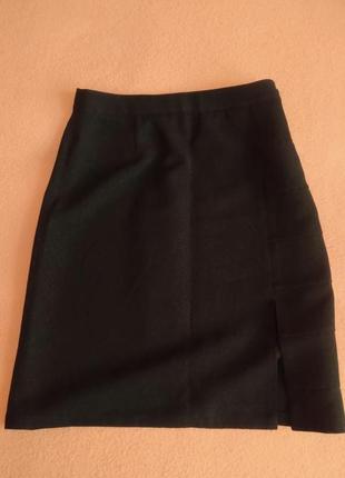 Черная классическая юбка трапеция с разрезом и люрексной нитью — цена ...