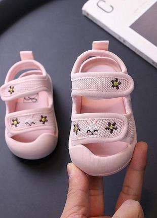 Очень красивые босоножки для маленьких модниц2 фото