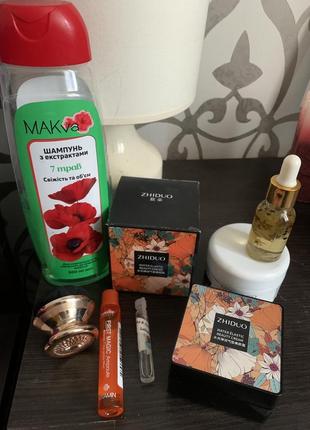 Лот косметики декоративной и уходовой