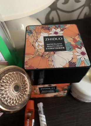 Лот косметики декоративной и уходовой