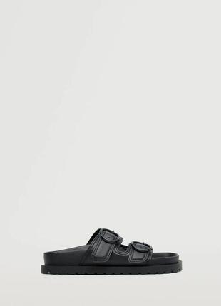 Сандалії з ремінцями та пряжкою , шлепки от mango