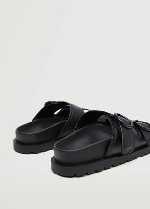 Сандалії з ремінцями та пряжкою , шлепки от mango