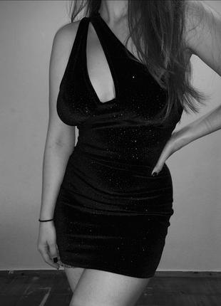 Коротка сукня в блискітках