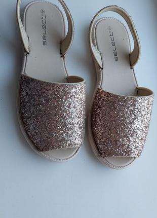 Босоніжки жіночі стильні