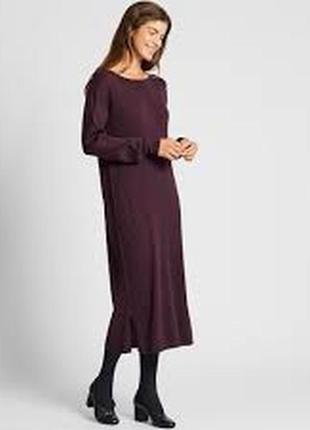 Платье из мериноса с вырезом лодочкой